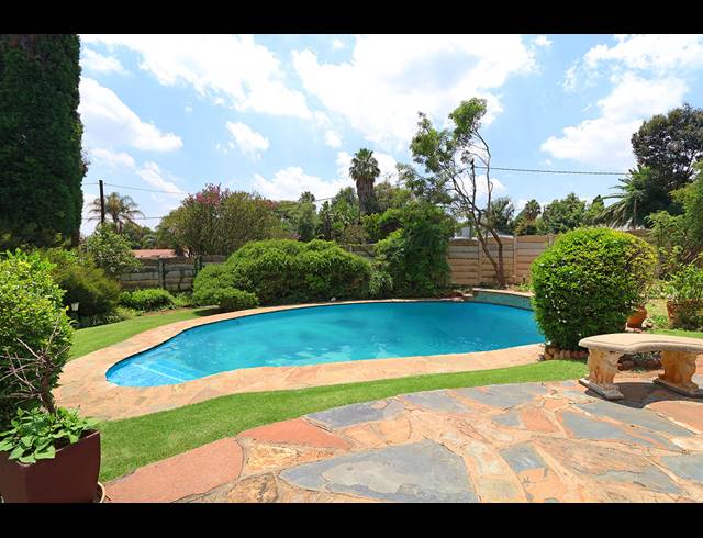 4 BEDROOM FREEHOLD FOR SALE IN GLENHAZEL